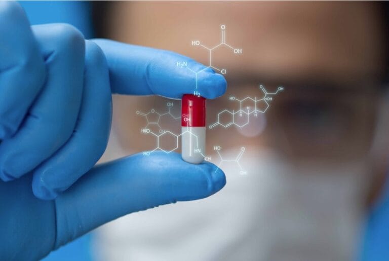 科学家手持具有细胞结构的药物