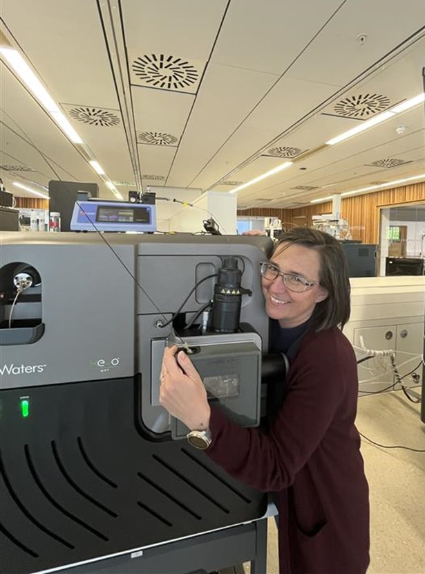 Isabel hugging a Xevo MRT MS