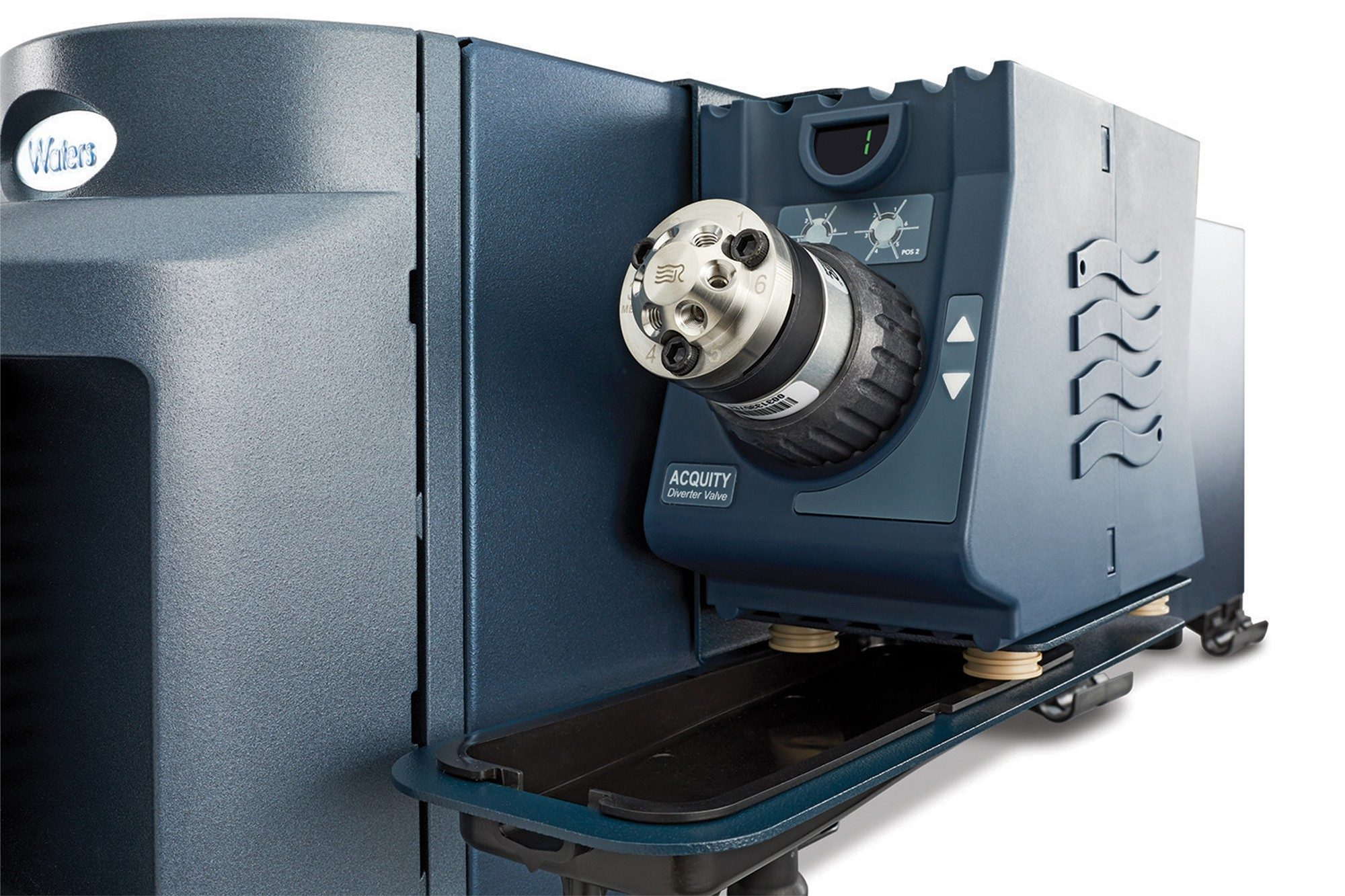 A simple and accessible setup with an isocratic pump and the ACQUITY Diverter Valve makes this system readily accessible to students who can make manual loop injections directly into the ACQUITY QDa Mass Detector. 