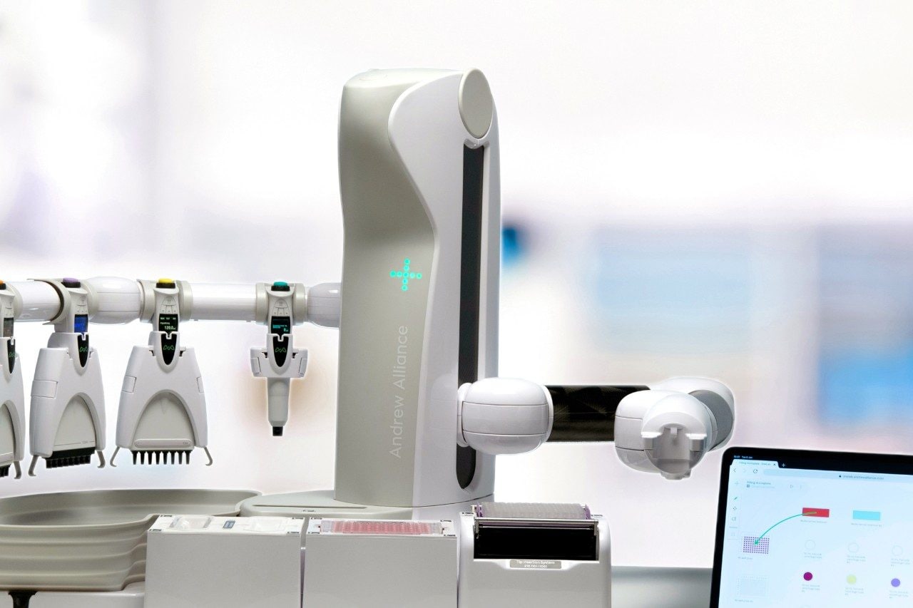 Affordably experience automation advantages with Andrew+ and OneLab, the liquid handling platform that ensures reproducibility and traceability for your laboratory. 