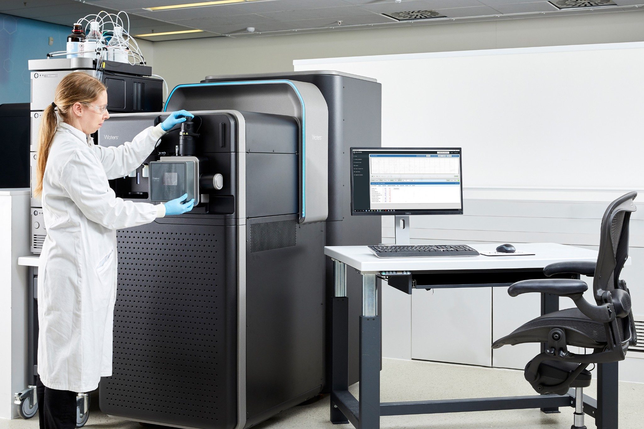 Scientist using Cyclic IMS P20 in laboratory