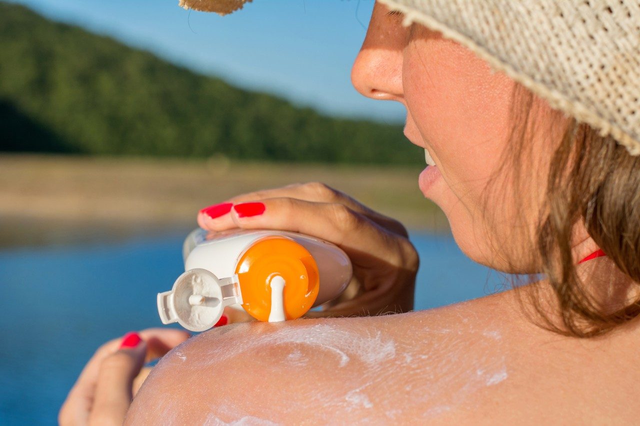 Applying sun lotion