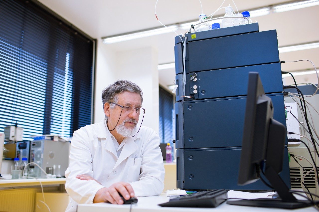 Researcher doing scientific research in a lab using a Waters system