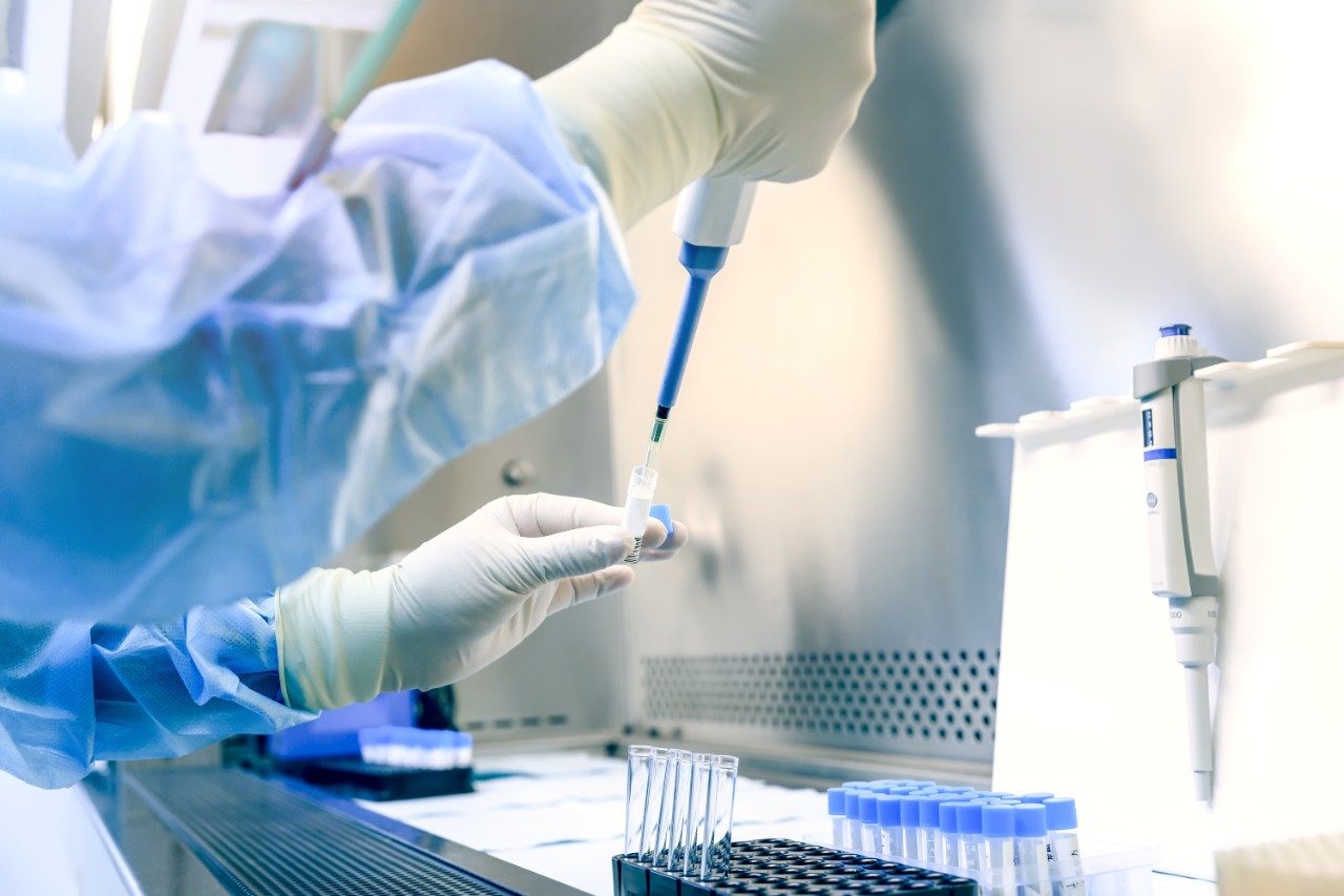 Scientist doing experiment with pipette